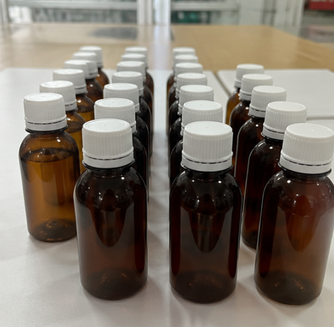 全自动PE瓶灌装锁盖机医药行业应用